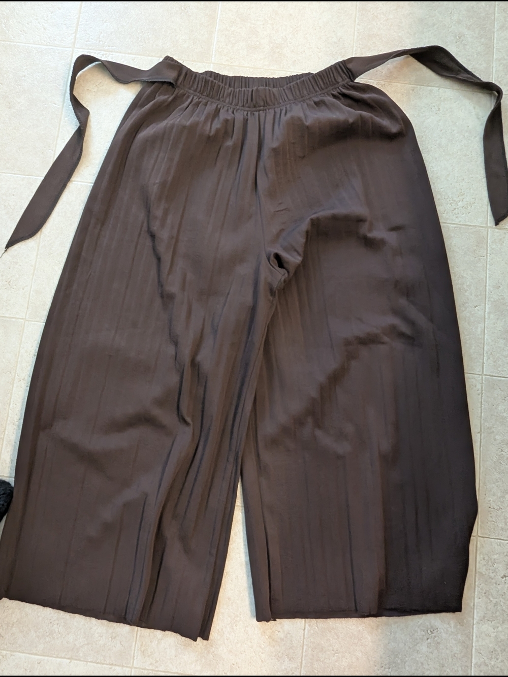 Wide-Leg Brown Capri Pants with Tie Waist